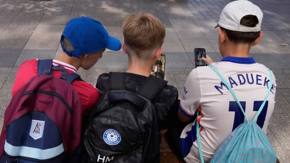 In Australien d&uuml;rfen Kinder und Jugendliche unter 16 Jahren keine eigenen Konten mehr auf vielen gro&szlig;en Social-Media-Plattformen besitzen. (Archivbild) - &copy; Rick Rycroft/AP/dpa