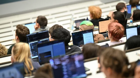 Informatik-Vorlesung in T&uuml;bingen - &copy; Bernd Wei&szlig;brod/dpa