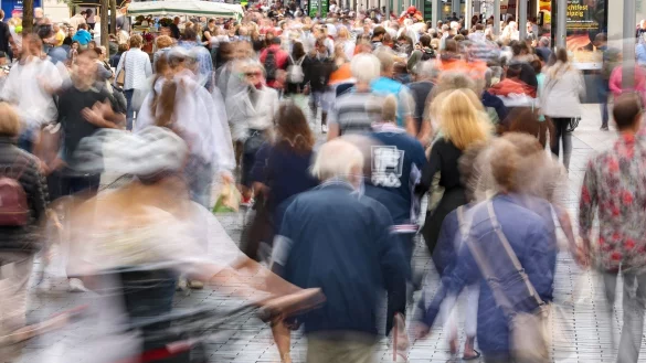 Wie leben die Menschen in Deutschland? Dieser Frage wollen Statistiker auf den Grund gehen. (Symbolbild) - &copy; Jan Woitas/dpa