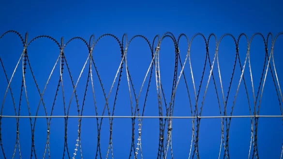 Der Digitalfunk von zahlreichen Haftanstalten l&auml;sst sich mit einem geringen technischen Aufwand auch aus der Ferne abh&ouml;ren. - &copy; Soeren Stache/dpa