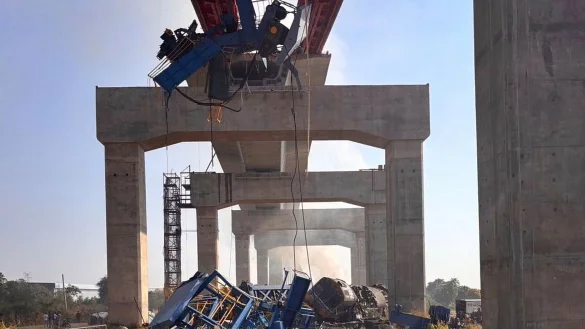 Der Kran war an Bauarbeiten an einer Hochgeschwindigkeitsstrecke beteiligt. - &copy; Uncredited/State Railway of Thailand/dpa