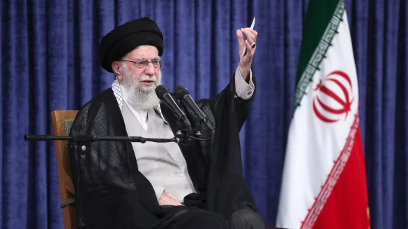 Irans oberster F&uuml;hrer Chamenei fordert harte Ma&szlig;nahmen gegen die &bdquo;Unruhestifter&ldquo;, die er als Feinde des Landes bezeichnet. (Archivbild) - &copy; Uncredited/Office of the Iranian Supreme Leader via AP/dpa