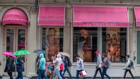 Weltweit gibt es mehr als 1.300 Gesch&auml;fte von &laquo;Victoria\\\'s Secret&raquo;. (Archivbild) - &copy; Mary Altaffer/AP/dpa