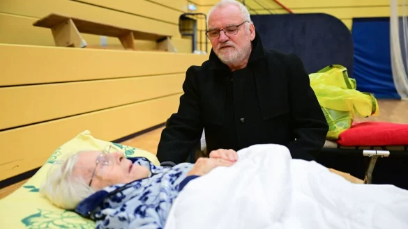 In einer Notunterkunft hat eine 97-J&auml;hrige Unterschlupf gefunden. - &copy; Sebastian Christoph Gollnow/dpa