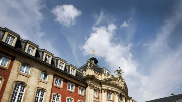 Mit Warnstreiks unter anderem an der Uni M&uuml;nster will Verdi in den Tarifverhandlungen f&uuml;r die Besch&auml;ftigten der L&auml;nder den Druck erh&ouml;hen. (Archivbild) - &copy; Rolf Vennenbernd/dpa