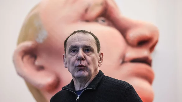 Jacques Tilly vor Putin-Figur (Archivbild) - &copy; Oliver Berg/dpa