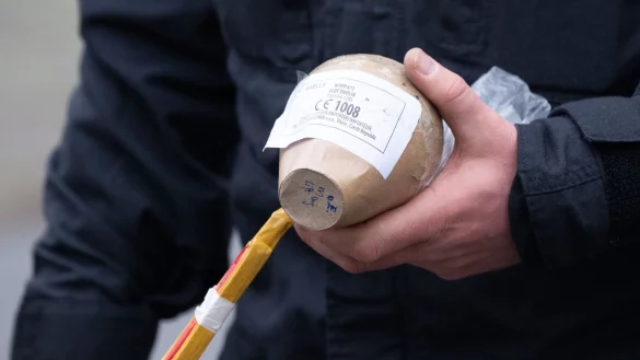 Im Fall eines schwerstverletzten Kindes in Berlin wird vermutet, dass eine illegale Kugelbombe im Spiel gewesen sein k&ouml;nnte. (Archivbild) - &copy; Sebastian Kahnert/dpa