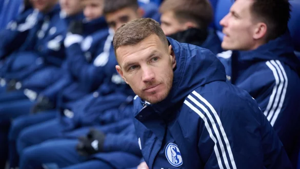 Edin Dzeko bleibt vorerst Joker beim FC Schalke. (Archivbild) - &copy; Bernd Thissen/dpa