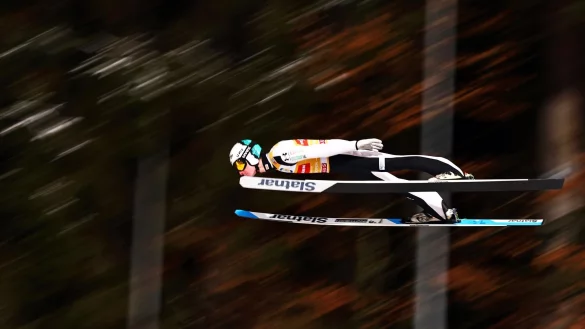 Domen Prevc ist der &Uuml;berflieger dieser Tournee. - &copy; Daniel Karmann/dpa