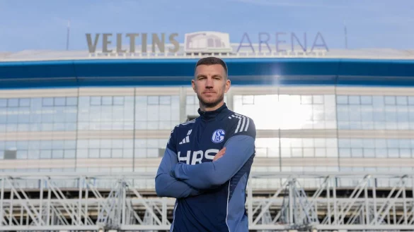 Edin Dzeko will zuk&uuml;nftig in der 2. Bundesliga st&uuml;rmen. - &copy; Rolf Vennenbernd/dpa