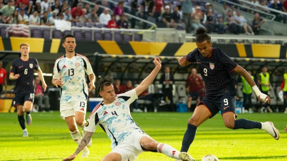 Vor Wechsel zum Hamburger SV: US-St&uuml;rmer Damion Downs (r). (Archivbild) - &copy; Jeff Wheeler/Star Tribune/AP/dpa