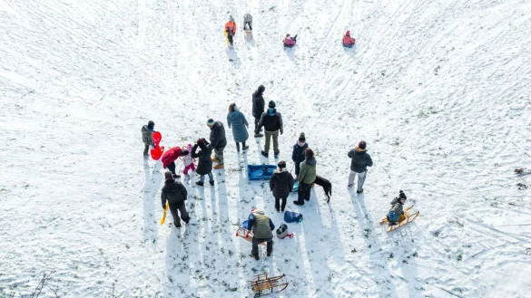 Der Schnee sorgte f&uuml;r Rodelvergn&uuml;gen. - &copy; Frank Hammerschmidt/dpa