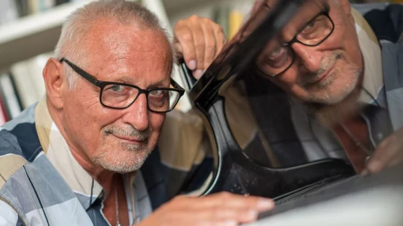 Klavierspielen kann Konstantin Wecker wegen Nervensch&auml;den an der Hand laut eigenem Bekunden nicht mehr. (Archivbild) - &copy; Peter Kneffel/dpa