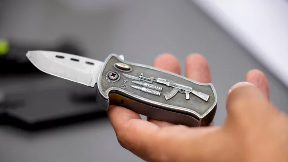 Messer sind eine gef&auml;hrliche und leider leicht verf&uuml;gbare Tatwaffe. (Symbolbild) - &copy; Thomas Banneyer/dpa