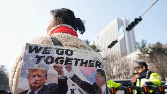 Die Anh&auml;nger von S&uuml;dkoreas Ex-Pr&auml;sident Yoon Suk Yeol hoffen auf Hilfe von Donald Trump. - &copy; Lee Jin-man/AP/dpa