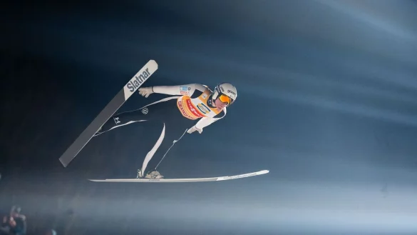 Domen Prevc ist der Sieg bei der Vierschanzentournee kaum noch zu nehmen. - &copy; Georg Hochmuth/APA/dpa