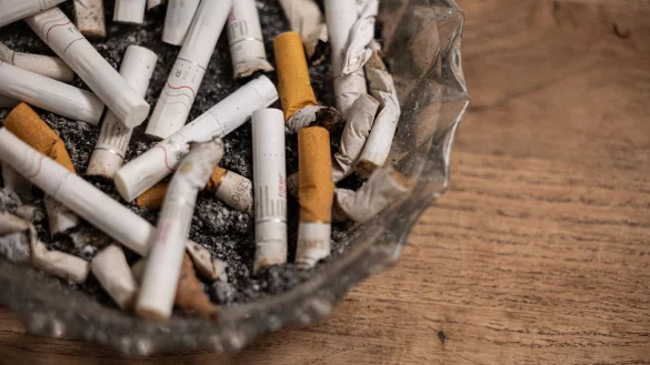 Rauchen h&auml;ngt eng mit dem Risiko f&uuml;r Lungenkrebs zusammen. - &copy; Hannes P Albert/dpa