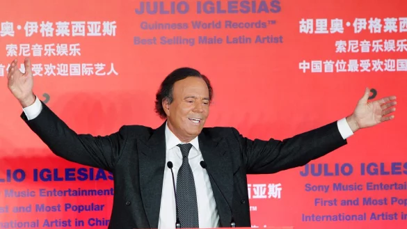 Julio Iglesias lebt seit Langem zur&uuml;ckgezogen in der Karibik. (Archivbild) - &copy; How Hwee Young/EPA/dpa