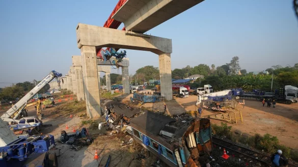 Unter den Opfern des schweren Zugungl&uuml;cks ist auch ein Deutscher. - &copy; Sakchai Lalit/AP/dpa