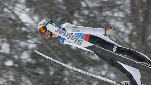 Domen Prevc sorgte bei der Flug-WM f&uuml;r eine kuriose Szene. - &copy; Karl-Josef Hildenbrand/dpa