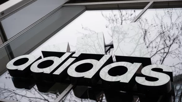 Der Sportartikelkonzern Adidas hat f&uuml;r das abgelaufene Jahr 2025 einen Rekordumsatz bekanntgegeben. (Archivbild) - &copy; Christophe Gateau/dpa