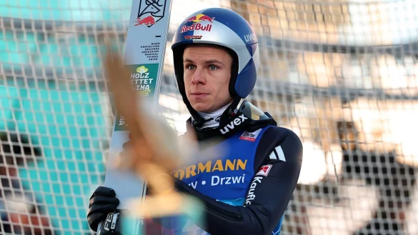 Andreas Wellinger blickt sorgenvoll auf seine eigene Leistung und den deutschen Sprung-Nachwuchs. - &copy; Daniel Karmann/dpa