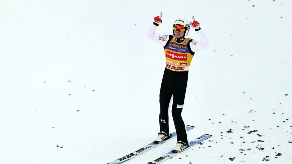 Domen Prevc ist bei der Vierschanzentournee der st&auml;rkste Skispringer. - &copy; Daniel Karmann/dpa