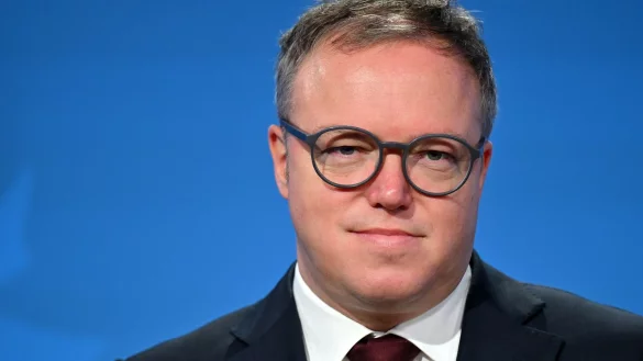 Th&uuml;ringens Ministerpr&auml;sident Mario Voigt (CDU) soll seinen Doktortitel verlieren. Er will dagegen rechtlich vorgehen. (Archivbild) - &copy; Martin Schutt/dpa