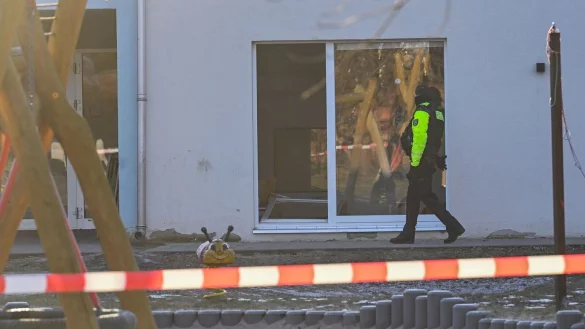 Die Feuerwehr berichtete von 22 Sanit&auml;tern, &Auml;rzten und Feuerwehrleuten, die mit 12 Fahrzeugen im Einsatz waren. (Archivbild) - &copy; Britta Pedersen/dpa