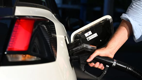 Die CO2-Abgabe wird unter anderem auf Kraftstoffe erhoben. 21,4 Milliarden Euro kamen 2025 zusammen. (Symbolbild) - &copy; Monika Skolimowska/dpa-Zentralbild/dpa