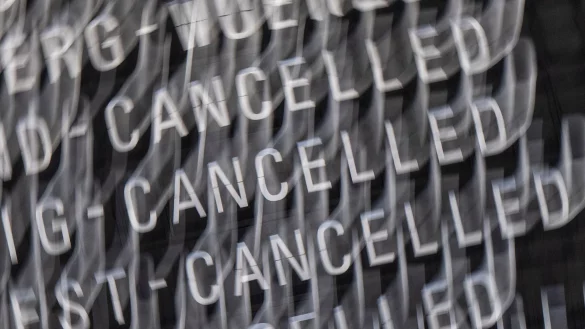 Im vergangenen Jahr sind weniger Beschwerden bei der Schlichtungsstelle Reise und Verkehr eingegangen. (Archivbild) - &copy; Boris Roessler/dpa