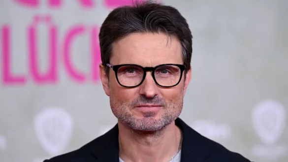 Gerade hat Regisseur Simon Verhoeven seinen neuen Fim &laquo;Ach, diese L&uuml;cke, diese entsetzliche L&uuml;cke&raquo; vorgestellt. (Archivbild) - &copy; Sven Hoppe/dpa