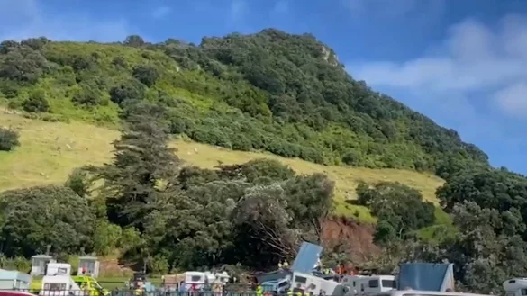 Der Erdrutsch auf einem Campingplatz begrub unter anderem den Toilettenblock. - &copy; Supplied/Radio NZ/dpa