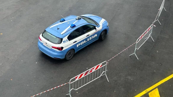 Die T&auml;ter brachten den Verkehr nach Beh&ouml;rdenangaben mit quer gestellten Fahrzeugen zum Stillstand und &uuml;berfielen den Geldtransporter in einer blitzschnellen Aktion. (Symbolfoto) - &copy; Christoph Sator/dpa