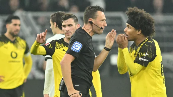 Fiel gegen Gladbach nur mit einem Ausraster und durch Diskutieren statt mit Leistung auf: Karim Adeyemi. (Archivbild) - &copy; Bernd Thissen/dpa