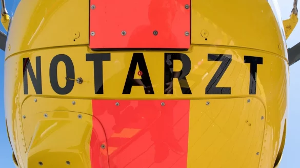 Das Kleinkind wurde nach seinem Sturzt mit einem Rettungshubschrauber ins Krankenhaus geflogen. (Archivbild) - &copy; Fabian Sommer/dpa