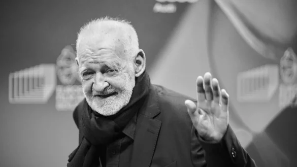 Bela Tarr war 2023 bei der Verleihung des Europ&auml;ischen Filmpreises in Berlin. - &copy; Annette Riedl/dpa