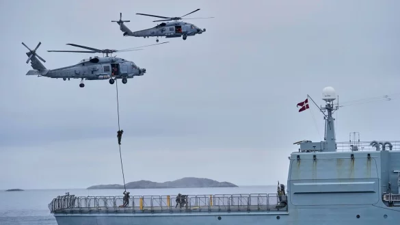 Nach langem Schweigen positioniert sich die EU: Im Ernstfall k&ouml;nnte D&auml;nemark im Kampf um Gr&ouml;nland Unterst&uuml;tzung der EU-Partner verlangen. (Archivbild) - &copy; Ebrahim Noroozi/AP/dpa