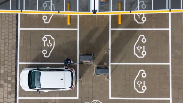 Neue E-Auto-Pr&auml;mie soll r&uuml;ckwirkend ab dem Jahreswechsel gelten. (Archivbild) - &copy; Sebastian Kahnert/dpa