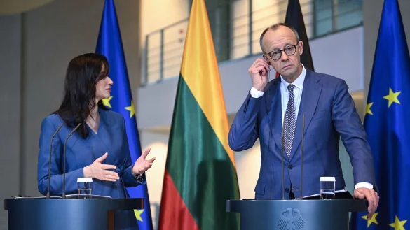 Merz traf die litauische Premierministerin Inga Ruginiene in Berlin. - &copy; Britta Pedersen/dpa