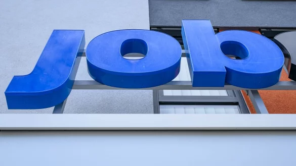 Gut jede und jeder siebte junge Erwerbst&auml;tige ist f&uuml;r die ausge&uuml;bte T&auml;tigkeit &uuml;berqualifiziert. (Symbolbild) - &copy; Patrick Pleul/dpa