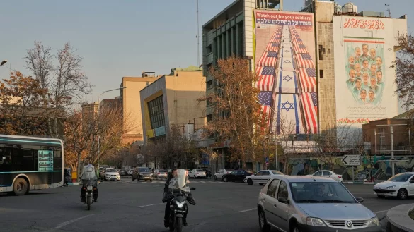 USA und Israel als Feindbild: Stra&szlig;enszene im Iran. - &copy; Vahid Salemi/AP/dpa