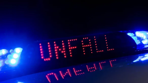 F&uuml;r Bergungsarbeiten ist die Autobahn 42 in Richtung Westen gesperrt. (Symbolbild) - &copy; Monika Skolimowska/dpa-Zentralbild/dpa