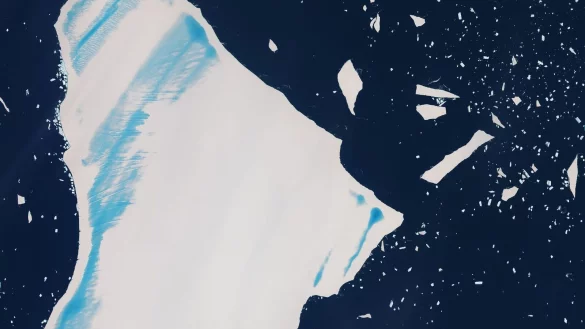 Mittlerweile hat der einst gr&ouml;&szlig;te Eisberg einiges von seiner Masse eingeb&uuml;&szlig;t. - &copy; -/contains modified Copernicus Sentinel data (2025), processed by ESA/dpa