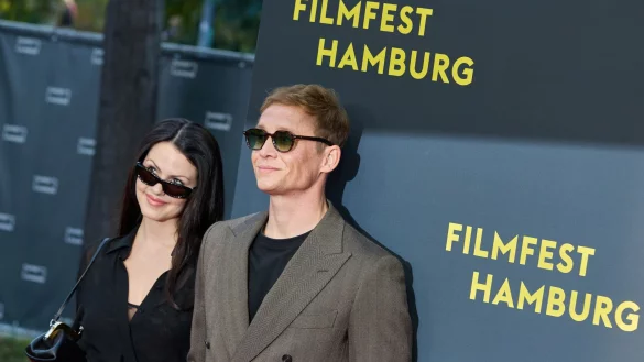 Haben &laquo;Ja&raquo; gesagt: Ruby O. Fee und Matthias Schweigh&ouml;fer (Archivbild). - &copy; Georg Wendt/dpa