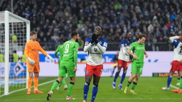 Jean-Luc Domp&eacute; (M, Hamburger SV) reagiert nach einer verpassten Chance. - &copy; Marcus Brandt/dpa