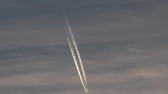 In Indonesien wird ein Flugzeug vermisst. (Symbolfoto) - &copy; Federico Gambarini/dpa