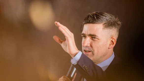 Martin Sellner gilt als Vordenker und Leitfigur der Identit&auml;ren Bewegung. (Archivbild) - &copy; Frank Hammerschmidt/dpa