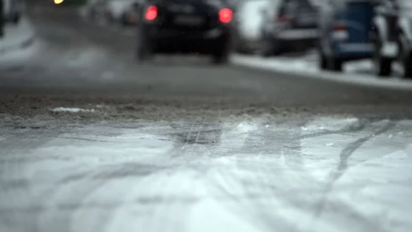 In NRW hat es am Morgen einige Gl&auml;tte-Unf&auml;lle gegeben. - &copy; Federico Gambarini/dpa