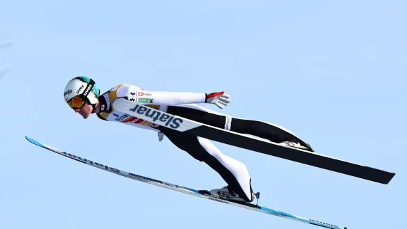 Domen Prevc fliegt in Garmisch-Partenkirchen zum Sieg. - &copy; Daniel Karmann/dpa